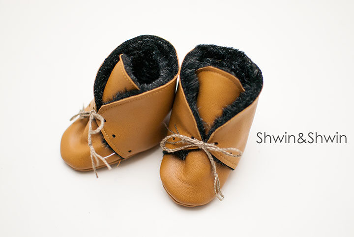 Leather+Fur Baby Booties || Free Pattern