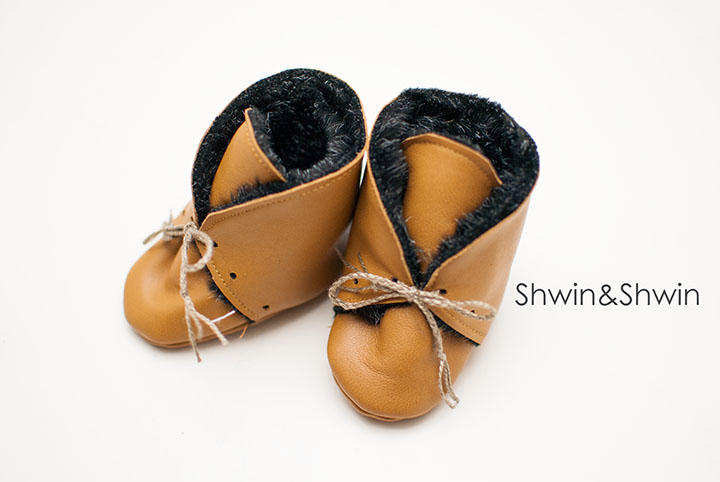 Fur+Leather Baby Booties || Free Pattern || Shwin&Shwin