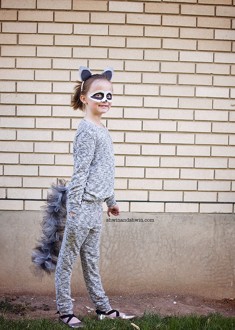 DIY Raccoon Costume #Halloween #Raccoon 